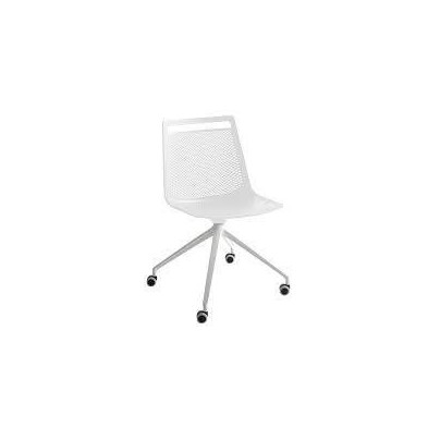alt= Silla Akami UR